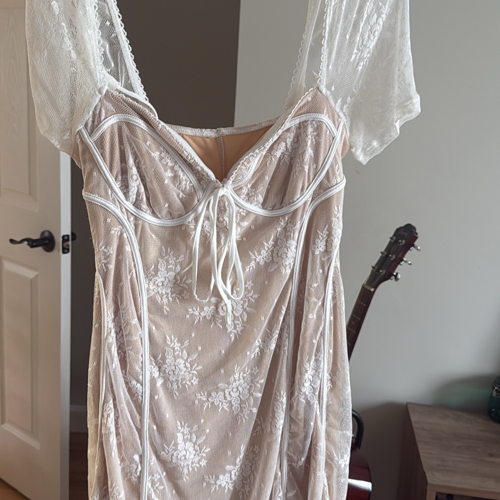 Women's Lace Maternity mini in Nude and White